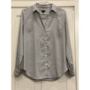 Ann Taylor Tailored button up blouse white and gray diamond Med